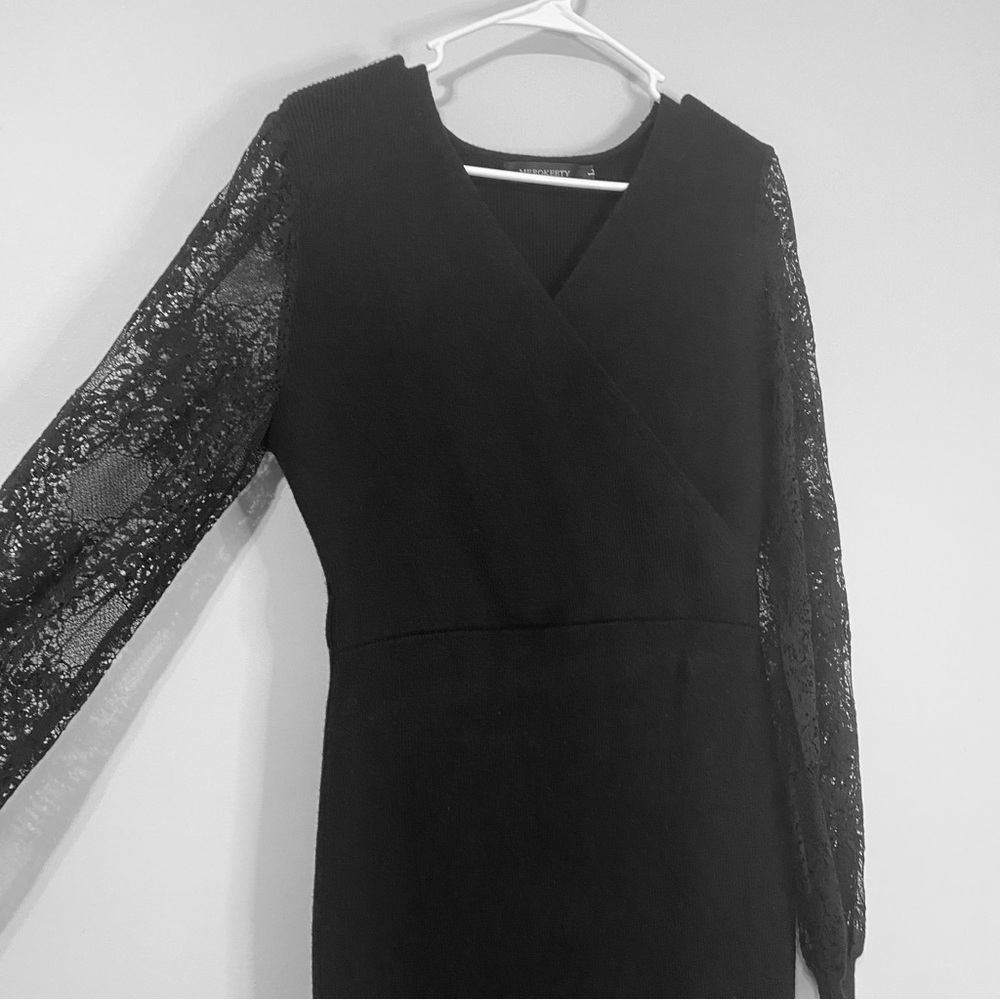 Chic Black Dress with Lace Sleeves - Picture 5 of 8